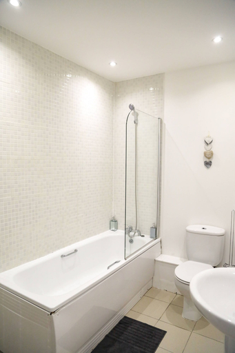 Bathroom 4, Henry Street - Apt 20, Sefton