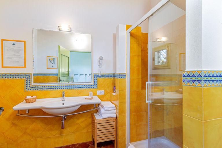 Bathroom 5, Wine Resort Ledà d'Ittiri, Sassari