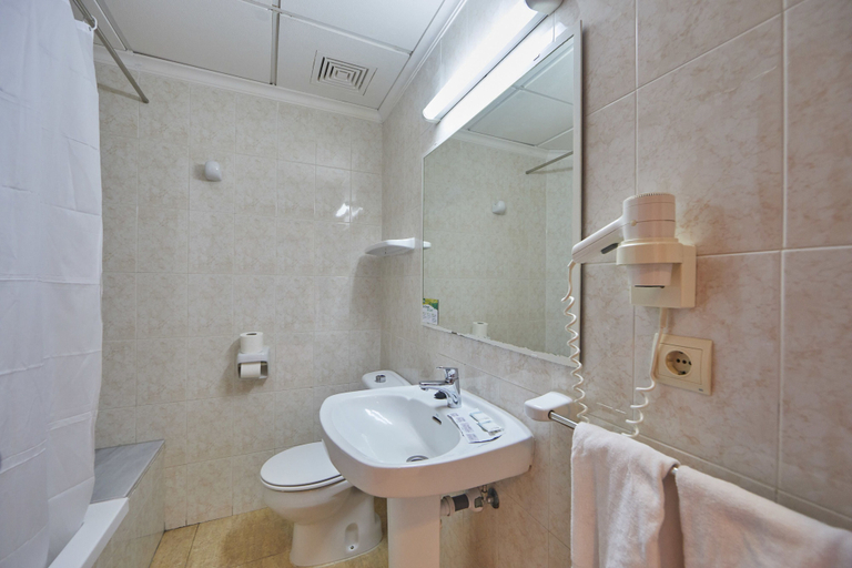 Bathroom 4, MLL Palma Bay Club Resort Hotel, Baleares