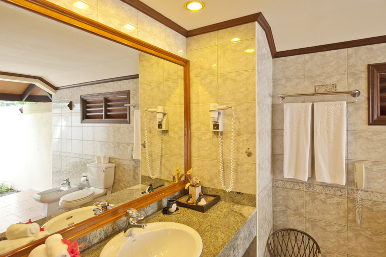 Bathroom 5, Royal Island Resort & Spa, Baa Atoll