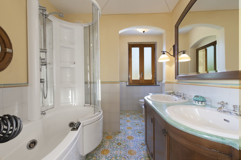 Bathroom 4, Villa Il Pino, Napoli