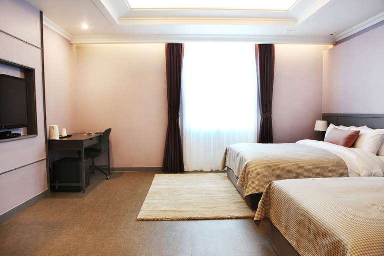 Bedroom 4, Polaris Hotel, Gyeyang