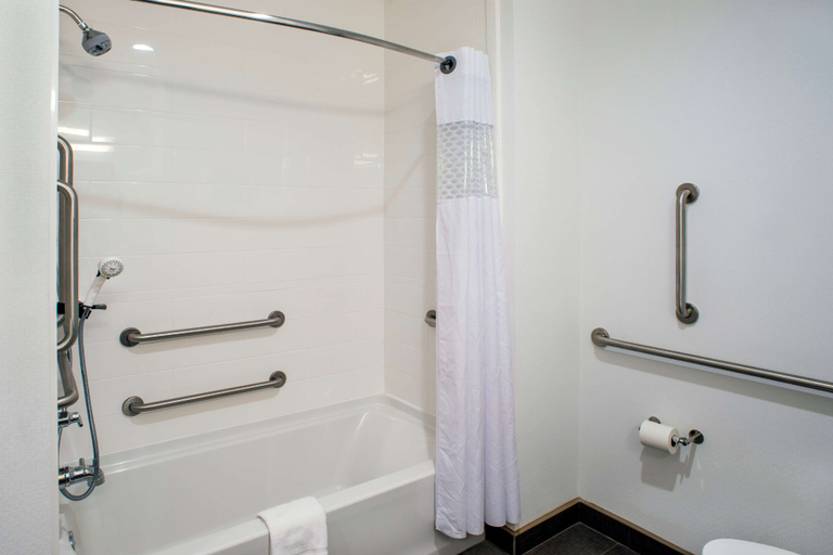 Bathroom 4, Hampton Inn Gulf Shores, Baldwin