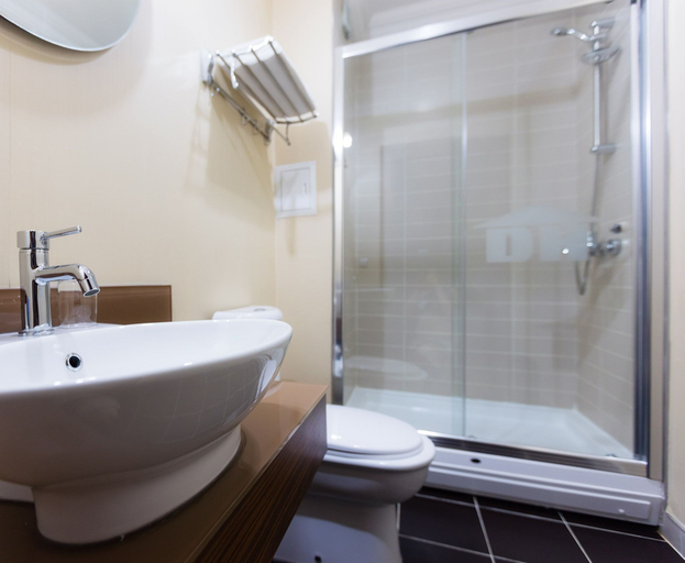 Bathroom, Dostyk Hotel Bautino, Tupkaraganskiy