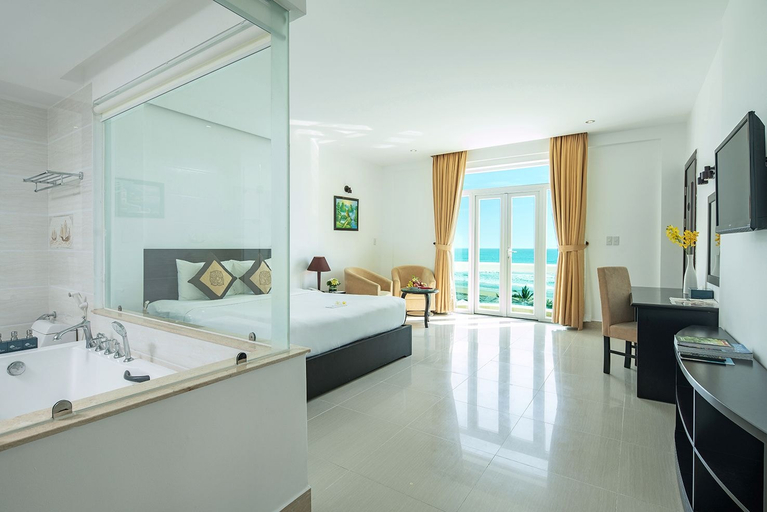 Bathroom 5, The Sailing Bay Beach Resort, Phan Thiแบฟt