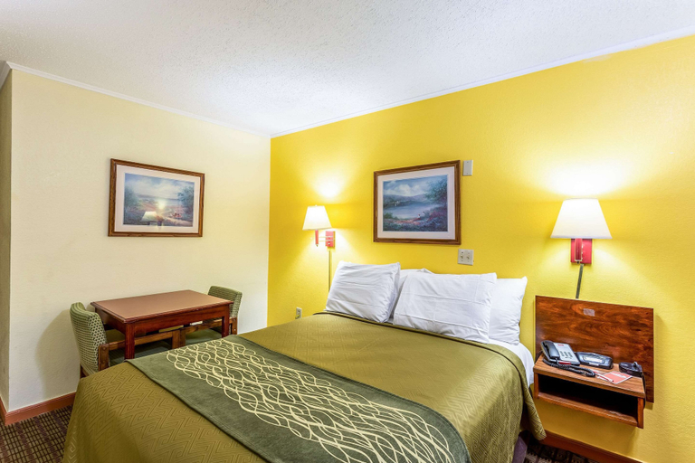 Bedroom 4, Econo Lodge Morgantown, Monongalia