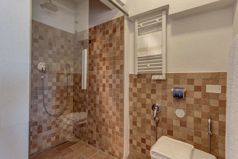 Bathroom 4, Bosco della Spina, Siena