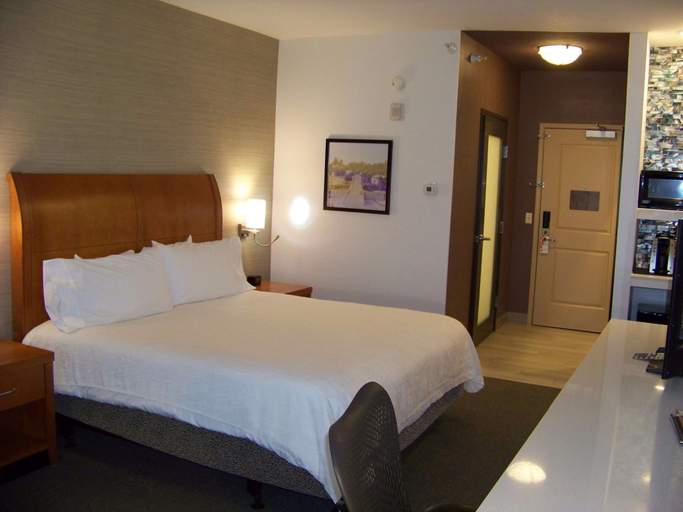 Bedroom 3, Hilton Garden Inn Des Moines West, Dallas