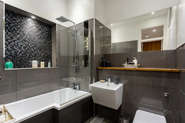 Bathroom 3, Spacious 2 Bedroom House Near The Meadows, Edinburgh