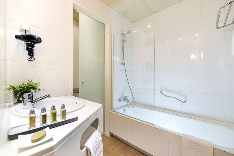 Bathroom 5, Hotel Santa Marta, Girona