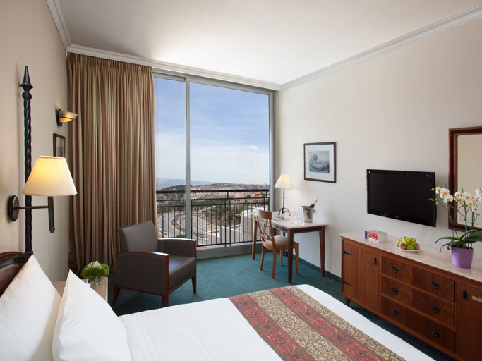 Bedroom 3, Golden Crown Hotel