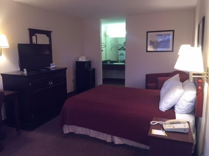 Bedroom 2, Days Inn by Wyndham Royston, Hart