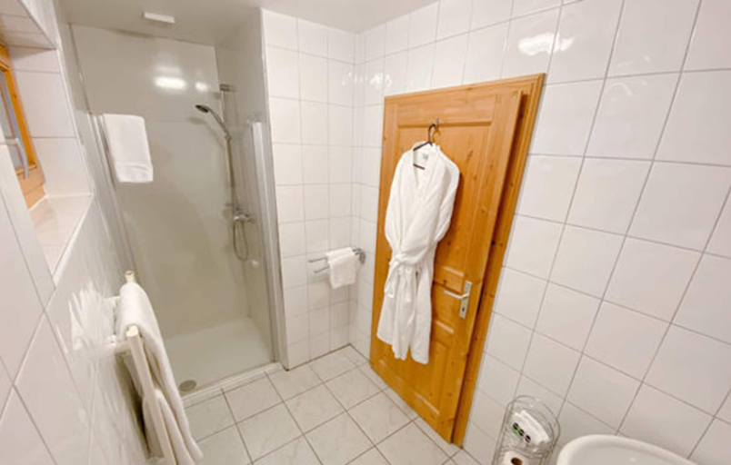 Bathroom 4, Ravenscraig Guest House, Highland