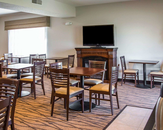 Food & Drinks 5, Sleep Inn & Suites Davenport - Quad Cities, Scott