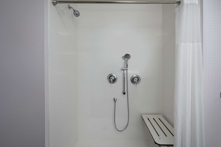 Bathroom 4, Hampton Inn Weston, Lewis