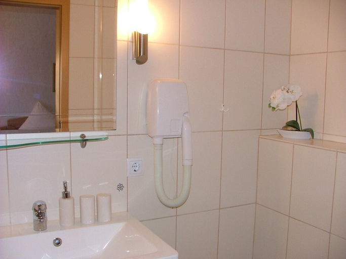 Bathroom 5, Hotel Garni Thule, Wittmund