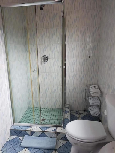 Bathroom 3, Flossie’s Bed and Breakfast, City of Johannesburg
