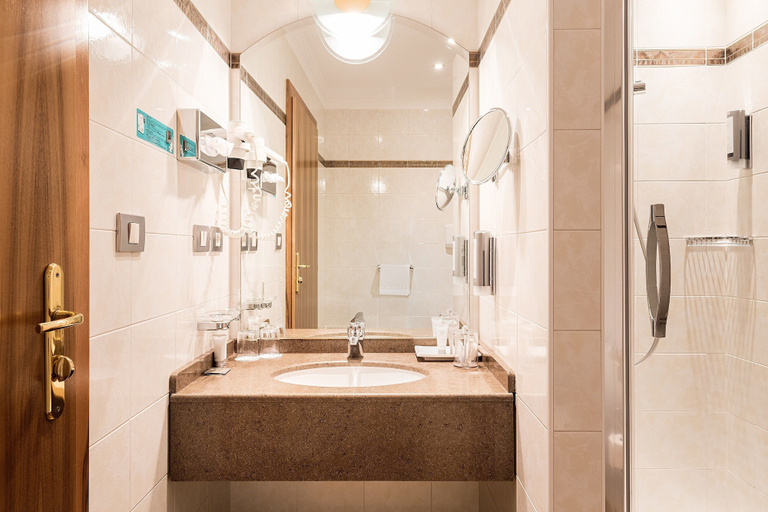 Bathroom 5, Hotel Luna Mondschein, Bolzano