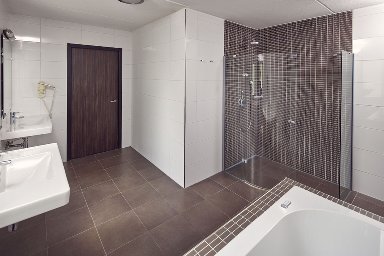 Bathroom 5, Van der Valk Hotel Arnhem, Arnhem
