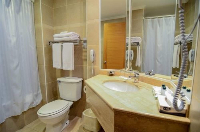 Bathroom 4, Hotel Diego De Almagro Puerto Montt, Llanquihue