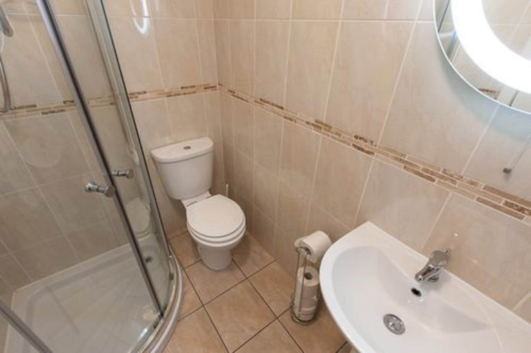 Bathroom 4, Cedars Apartment, Argyll and Bute