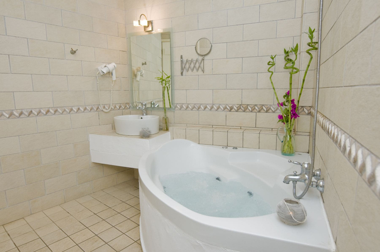 Bathroom 4, Fildisi Hotel, South Aegean