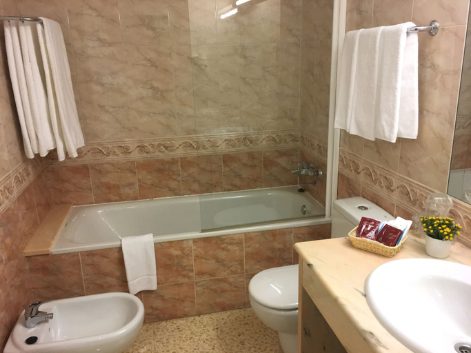 Bathroom 4, Hotel Octavia, Girona