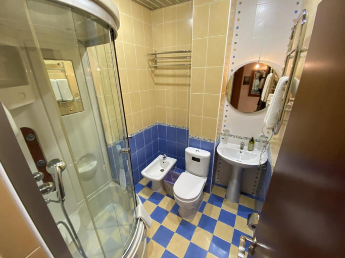 Bathroom 3, Pioner Hotel, Sochi gorsovet