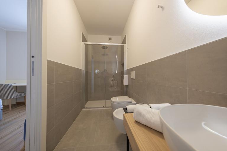 Bathroom 5, Hotel al Sole Bardolino, Verona