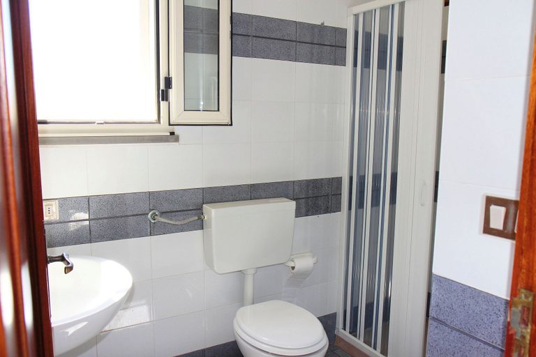 Bathroom 5, Villetta Rossini, Lecce
