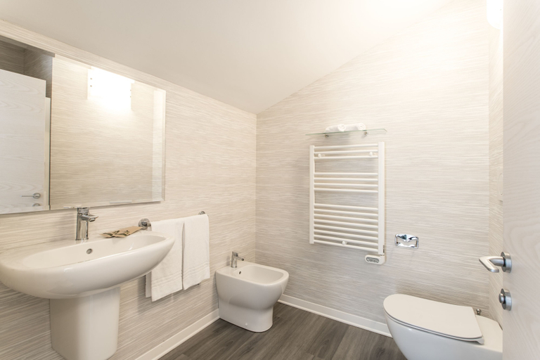 Bathroom 4, Hotel Dogana, Brescia