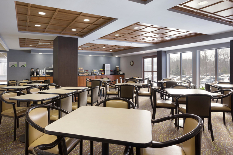 Food & Drinks 5, Wingate by Wyndham - Sylvania/Toledo, Lucas