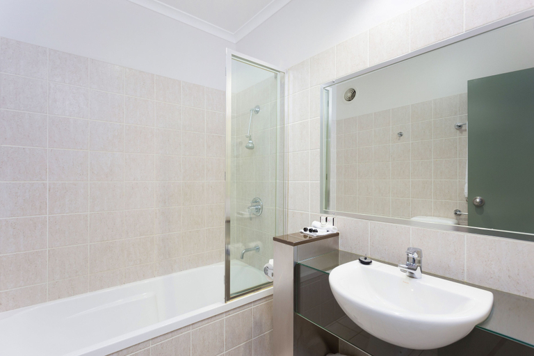 Bathroom 5, Rocklea International Motel, Rocklea