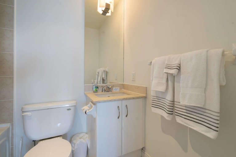 Bathroom 3, Yorkville Fantasy Yonge & Bloor 2BR 2BT, Toronto