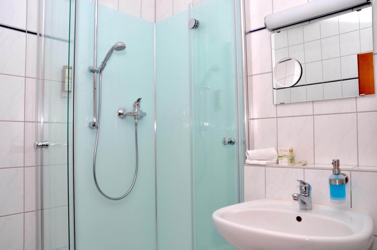 Bathroom 5, Rennsteighotel Herrnberger Hof, Sonneberg
