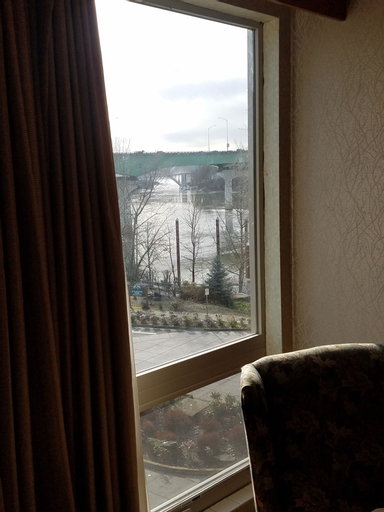 Exterior & Views 15