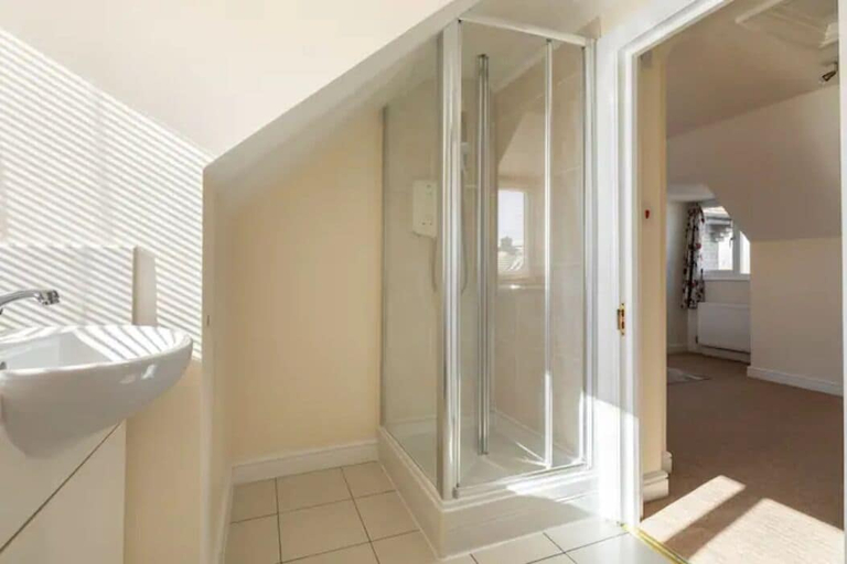 Bathroom 4, Abingdon House - 4 BR on the Marina, Oxfordshire