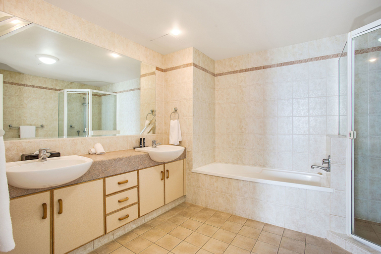 Bedroom 5, Mantra Sun City, Gold Coast