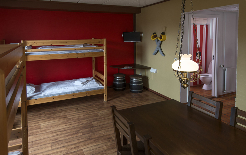 Bedroom 2, LEGOLAND Pirates' Inn Motel, Billund