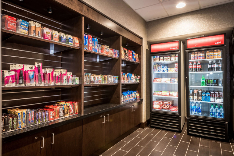 Food & Drinks 4, Hampton Inn & Suites Hammond, Lake