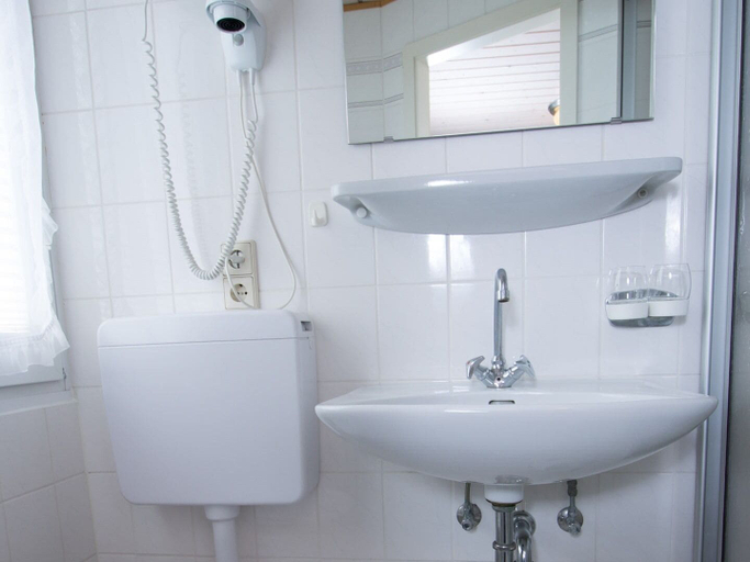 Bathroom 5, Hotel Zur Post, Bernkastel-Wittlich