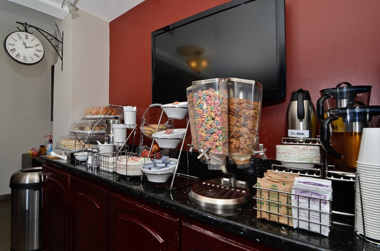 Food & Drinks 5, Clackamas Inn & Suites, Clackamas