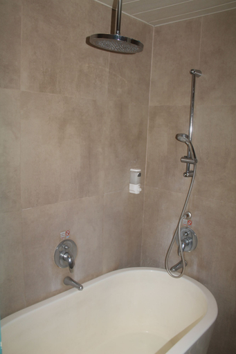 Bathroom 3, Hotel Ava Gil Puyat, Pasay City