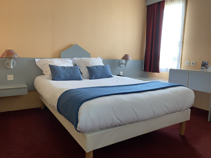 Bedroom 2, Brit Hotel Essentiel Moulins Avermes, Allier