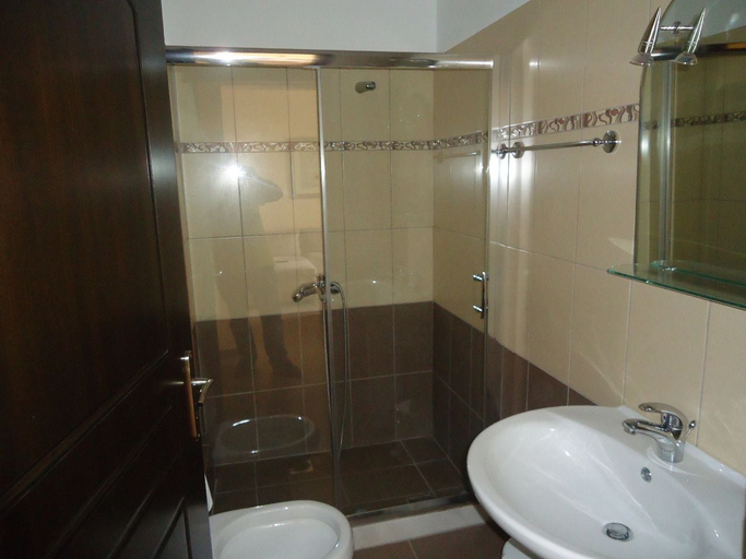 Bathroom 4, Almini Apartments, Epirus