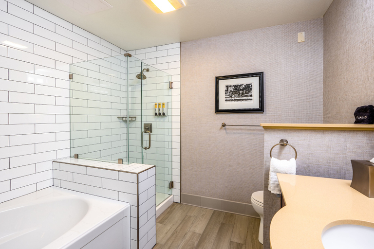 Bathroom 5, Best Western Plus Stevenson Manor, Napa