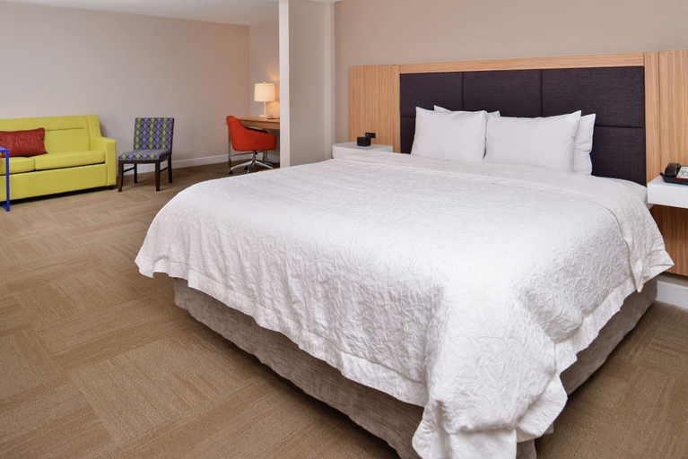 Bedroom 2, Hampton Inn Greensboro-East, Guilford