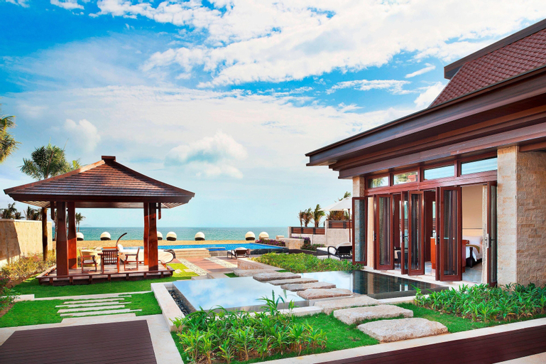 Exterior & Views 1