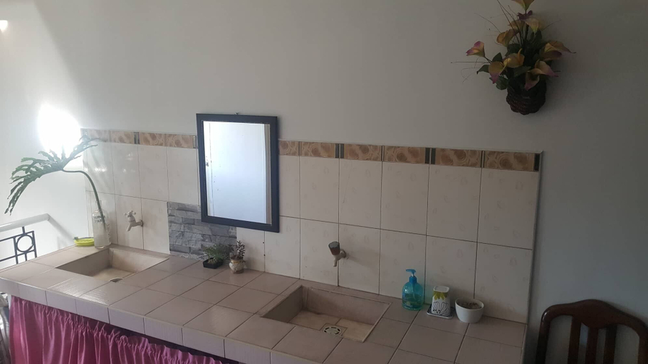 Bathroom 4, Center Parkway Pension House, Kalibo