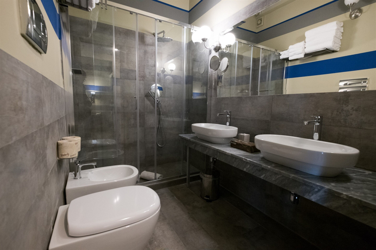 Bathroom 5, Hotel Villamare, Syracuse